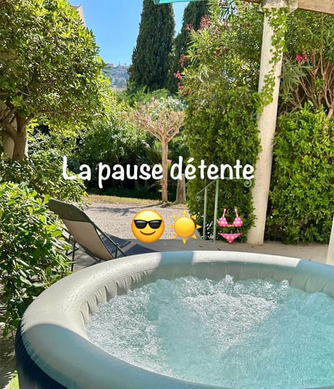 Natural landscape, Garden, Hot Tub, Garden view