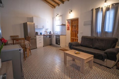 Kitchen or kitchenette, Living room, Seating area, Dining area, oven, pet friendly