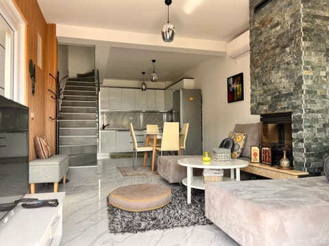 Kitchen or kitchenette, Living room, Seating area