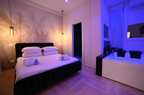 Bed, Photo of the whole room, Bedroom, towels, wardrobe