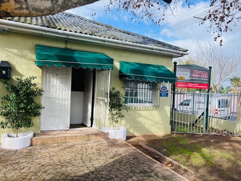 De-Villa Guesthouse Bed and Breakfast in Cape Town