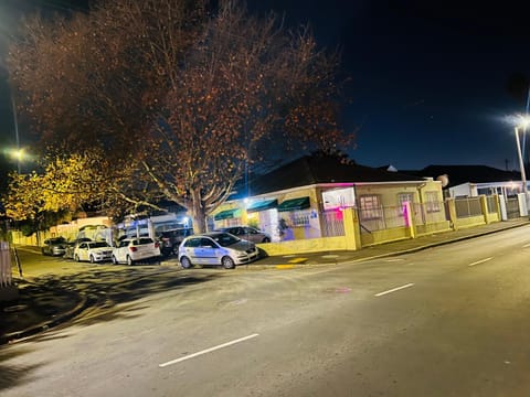 De-Villa Guesthouse Bed and Breakfast in Cape Town