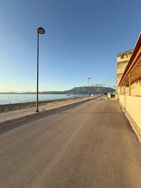 'Sea Breeze' Korinthos Apartment in Euboea