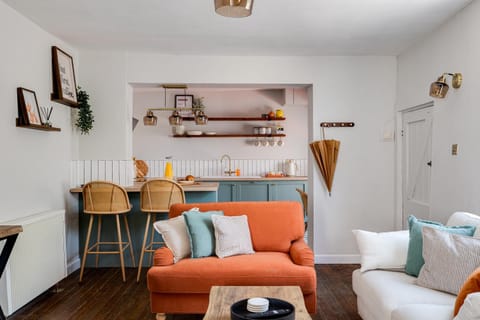 Kitchen or kitchenette, Living room, Seating area