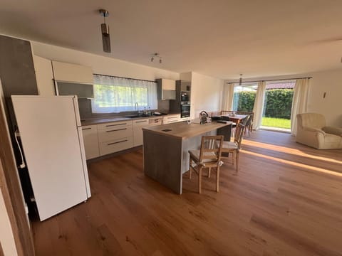 Kitchen or kitchenette, Dining area, dishwasher, oven, stove