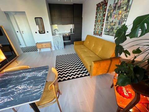 Kitchen or kitchenette, Living room, Seating area, Dining area