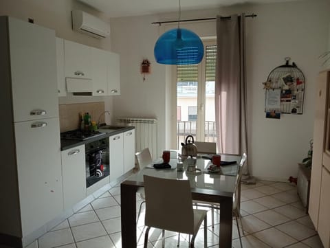 Kitchen or kitchenette, Dining area, stove
