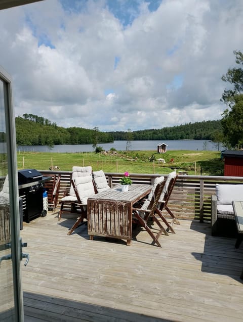Patio, Lake view