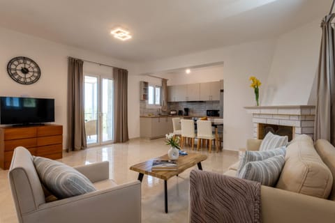 TV and multimedia, Kitchen or kitchenette, Living room, Seating area, Dining area