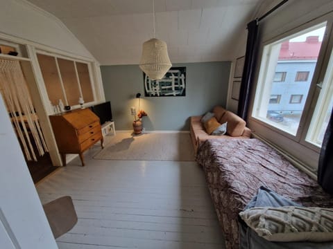 Bed, Living room