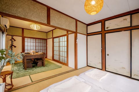 Bed, Dining area, Bedroom