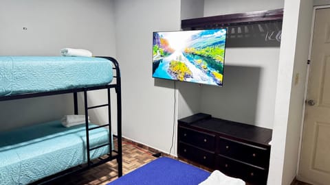 Bed, TV and multimedia, Photo of the whole room, Bedroom, bunk bed