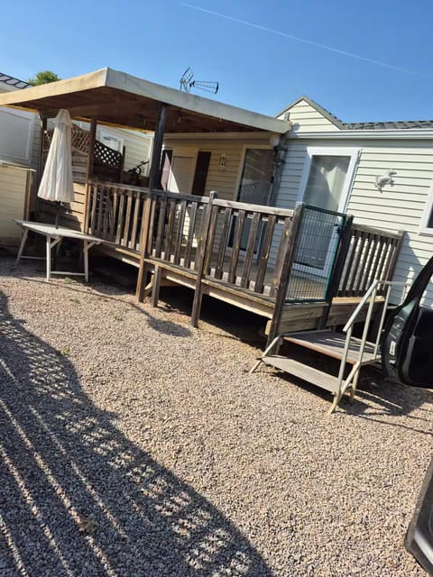 Property building, Patio, Day