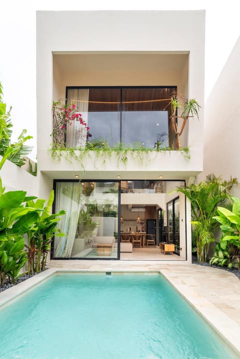 Property building, Pool view