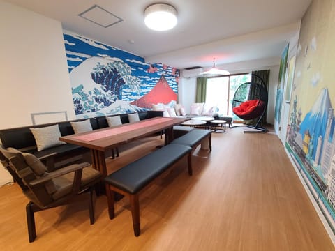 Living room, Seating area
