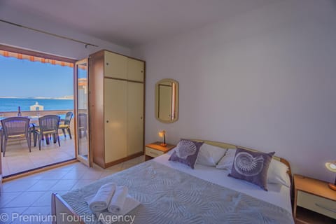 Bed, Balcony/Terrace, Seating area, Bedroom, Sea view, wardrobe