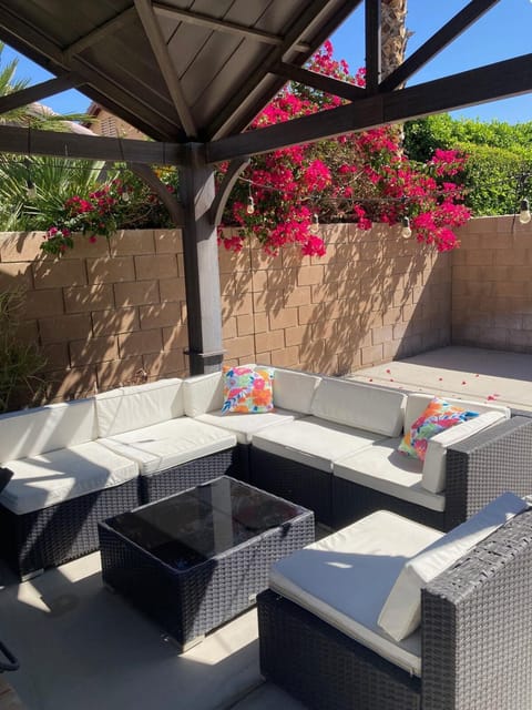 Patio, Day, View (from property/room), Balcony/Terrace, Living room, Seating area, Dining area