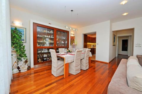 Property building, Seating area, Dining area