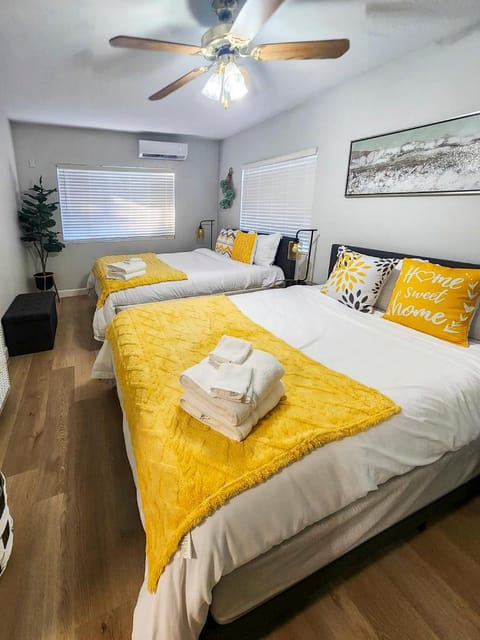 Relaxing Cozy Back House with Backyard Apartment in Upland