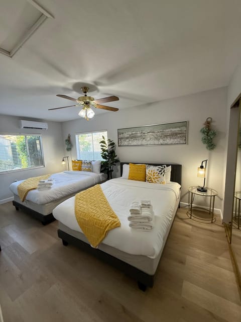 Relaxing Cozy Back House with Backyard Apartment in Upland