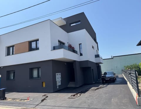 Property building, Neighbourhood