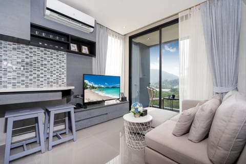 TV and multimedia, Living room, Seating area, Dining area, air conditioner