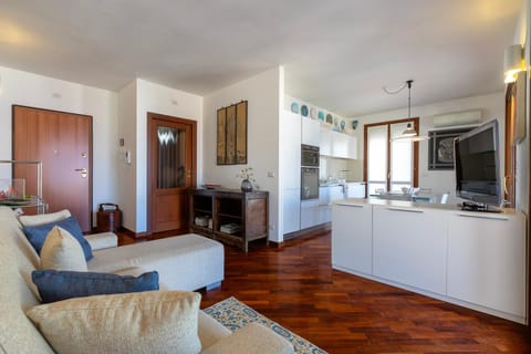 Kitchen or kitchenette, Living room, Dining area, oven, stove