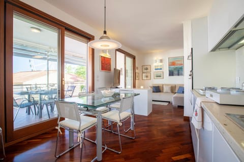 Kitchen or kitchenette, Living room, Dining area