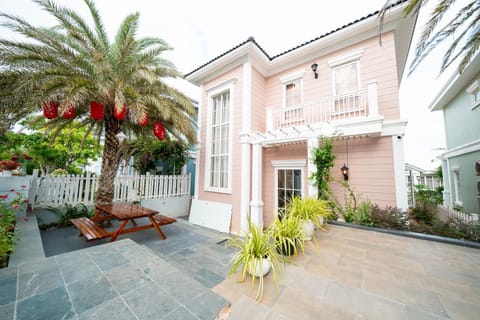 Property building, Day, Garden, Garden view