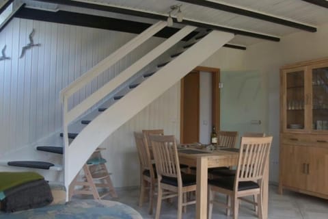 6 Personen Ferienhaus mit 4 Schlafzimmern, Infrarotwaermekabine, mit Blick auf den Weltschiffahrtsweg in Otterndorf House in Otterndorf