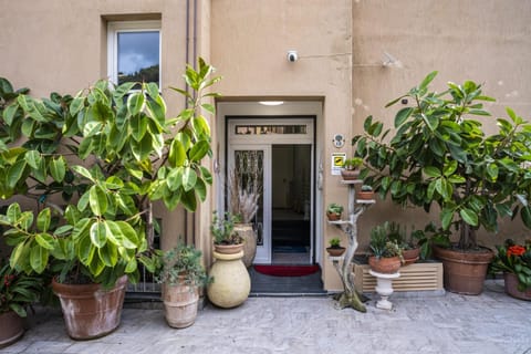 Villa Liliana - Stella Marina - Trilocale Elegante con Balcone Vista Mare - Accesso Diretto alla Spiaggia Apartment in Varigotti