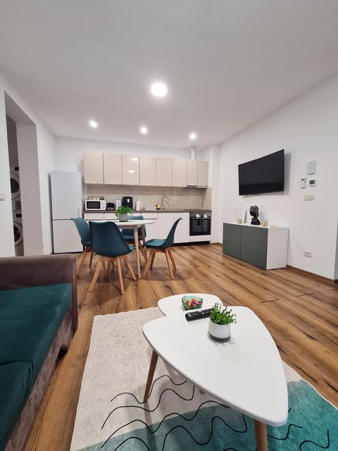 TV and multimedia, Kitchen or kitchenette, Living room, Seating area, Dining area, oven, stove