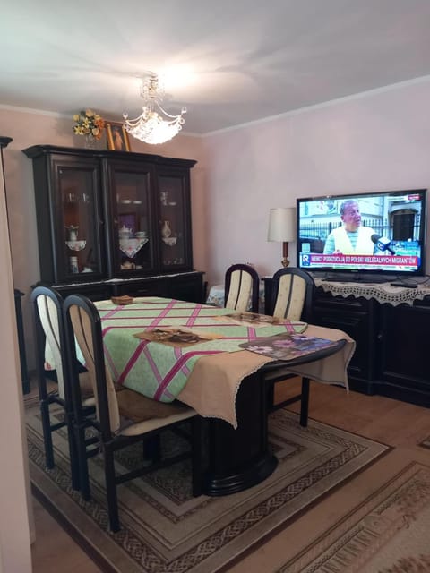 Communal lounge/ TV room, TV and multimedia, Living room, Seating area, Dining area, Evening entertainment