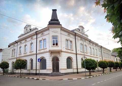 Property building, Location