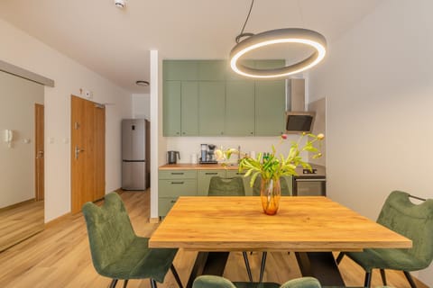 Kitchen or kitchenette, Living room, Seating area, Dining area, pet friendly, stove