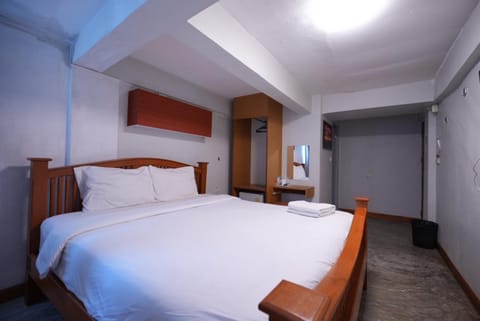 Bed, Photo of the whole room, Bedroom, wardrobe