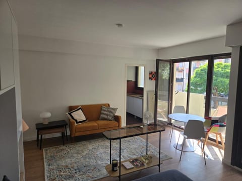 Fully-equipped large studio with terrace Apartment in Chatou