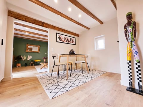 Living room, Dining area