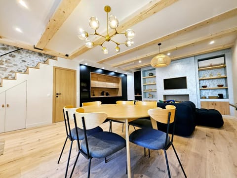 Kitchen or kitchenette, Living room