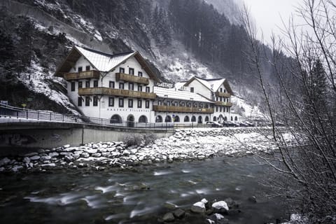 Property building, Winter