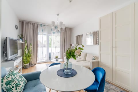 Communal lounge/ TV room, Seating area, Dining area