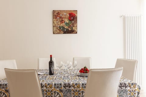 Decorative detail, Dining area, Lunch