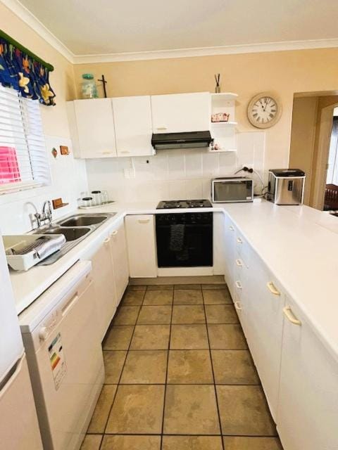 Kitchen or kitchenette, oven, stove
