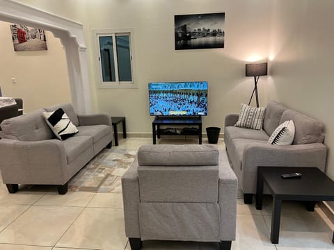 Communal lounge/ TV room, TV and multimedia, Living room, Seating area