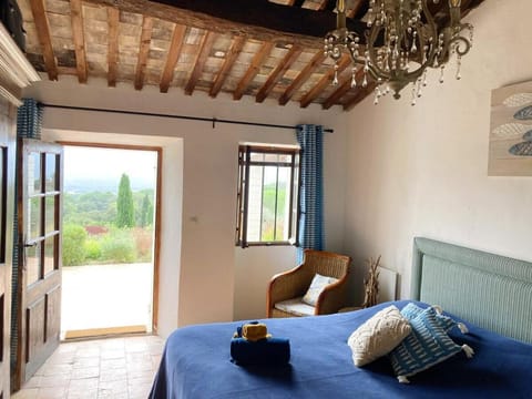 Villa provençale climatisée, piscine chauffée, vue magnifique Villa in Sainte-Maxime