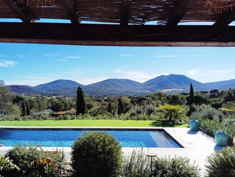 Villa provençale climatisée, piscine chauffée, vue magnifique Villa in Sainte-Maxime