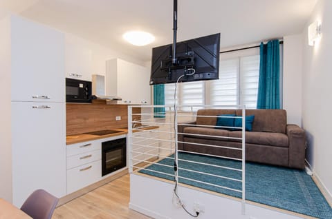 Kitchen or kitchenette, Living room