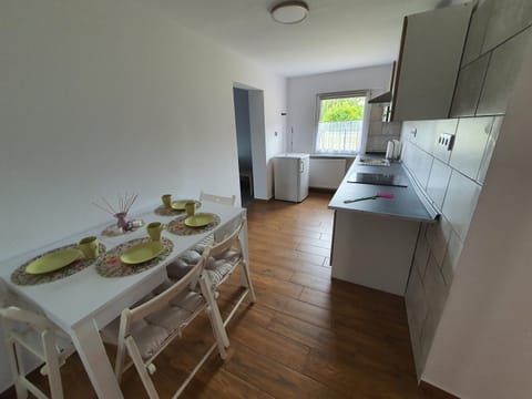 Kitchen or kitchenette, Dining area, dishwasher, oven, pet friendly, stove