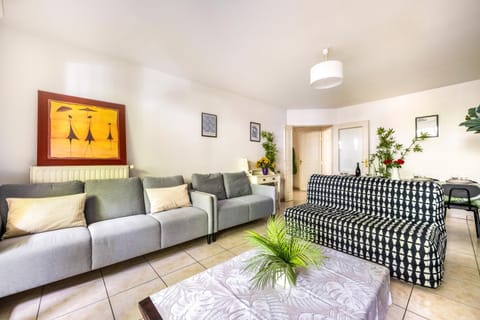 Communal lounge/ TV room, Living room, Seating area