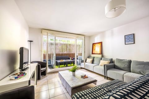 Communal lounge/ TV room, TV and multimedia, Living room, Seating area